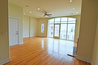 Building Photo - 5140 N Clark St
