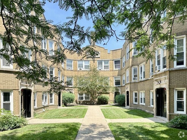 Building Photo - 4824 W Addison St