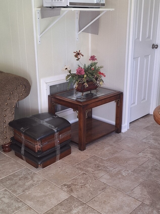 Primary Photo - 321 W 5th St