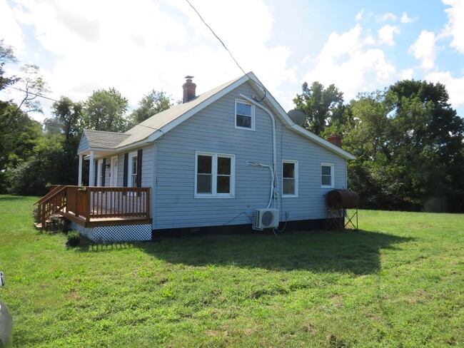 Building Photo - 3 Bedroom 2 Bath Home