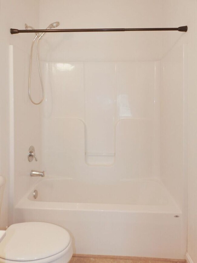 Foto del edificio - Pet Friendly Condo with Private Balcony and 1 Car Garage