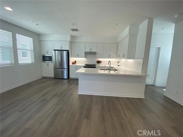 Building Photo - 111 Allusion