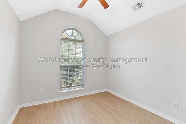 Foto del edificio - 80 Peregrine Cir