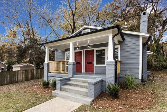 Building Photo - 1BD/1BA Duplex Home with Additional Flex Room Near Plaza Midwood!