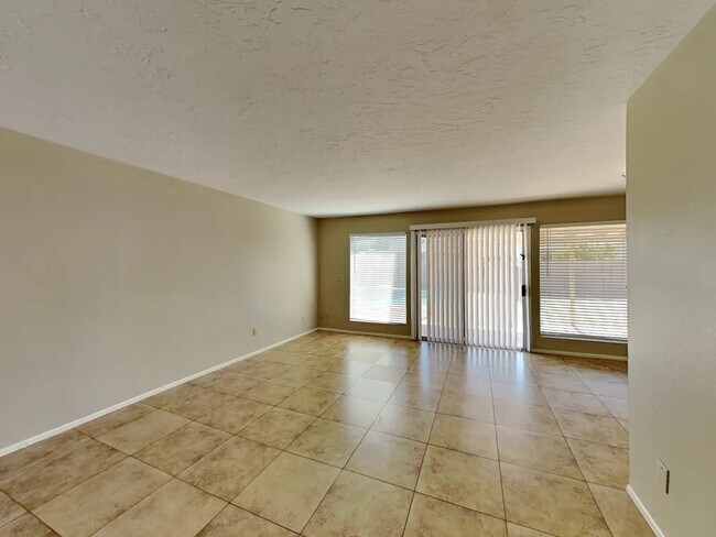 Foto del edificio - 4143 W Michelle Dr