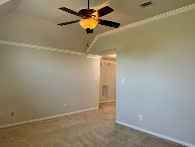 Building Photo - 202 Almond Dr