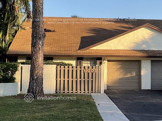 Building Photo - 2703 SW 5th St