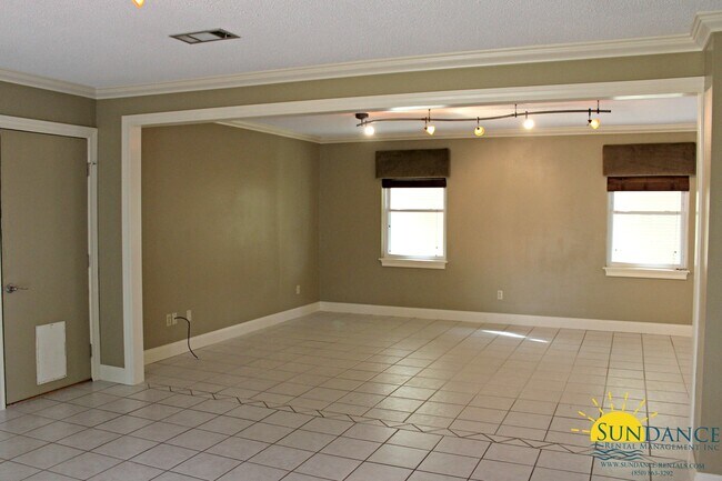 Building Photo - Lovely 3 Bedroom Home in Destin