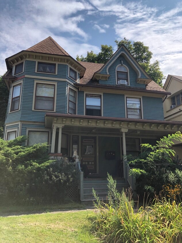 468 Alexander St Unit 4, Rochester, NY 14605 Apartments in Rochester