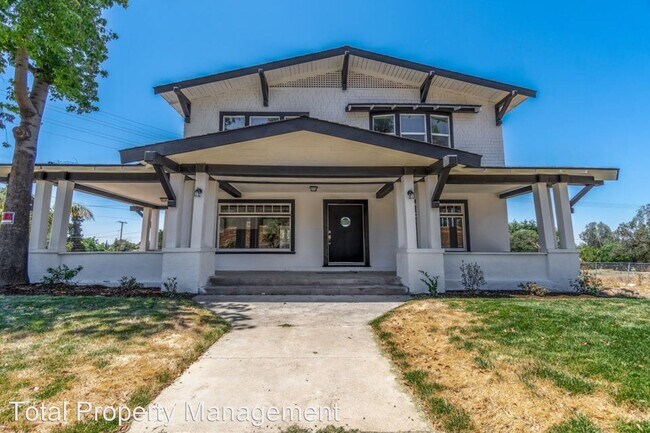 Foto del edificio - 4 br, 2.5 bath House - 1019 N. Main St.
