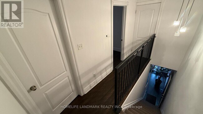Photo du bâtiment - 666 Mt Pleasant Rd