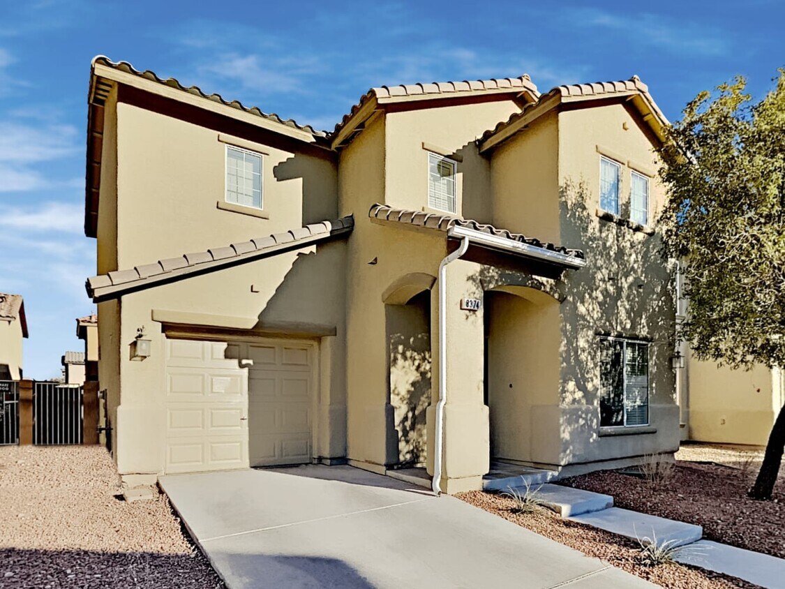 Primary Photo - 8374 Bismark Sapphire St