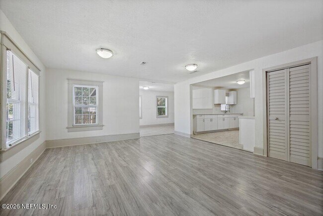 Building Photo - 3058 Rosselle St