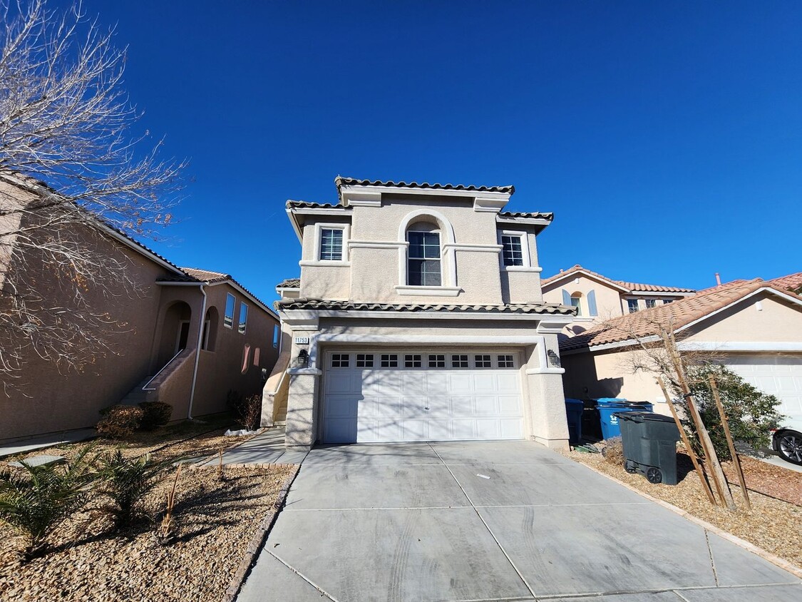 Primary Photo - Great two story home in a cul-de-sac!