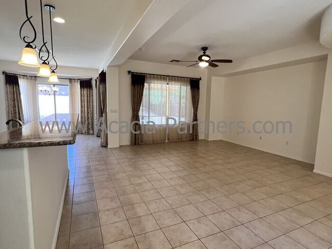 Foto del edificio - Three Bedroom in Tangerine Crossing