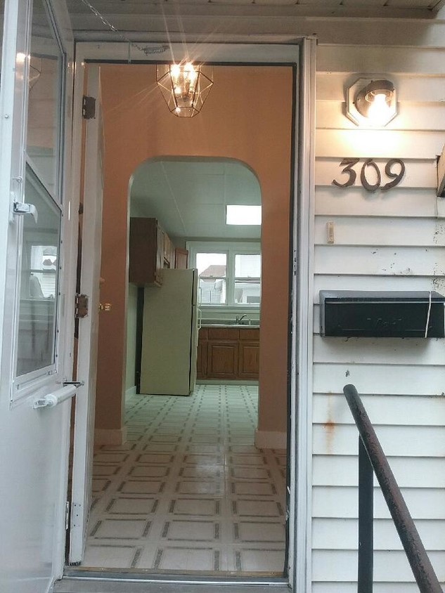 Primary Photo - 309 W Brady St