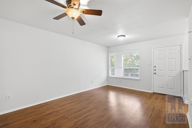 Building Photo - 1514 Parker Ln