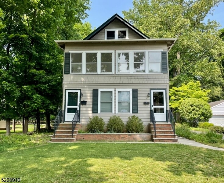 31 1st St Unit 2, Midland Park, NJ 07432 Room for Rent in Midland