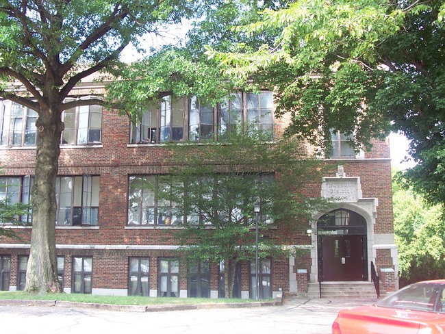 Foto del edificio - Parkway Apartments