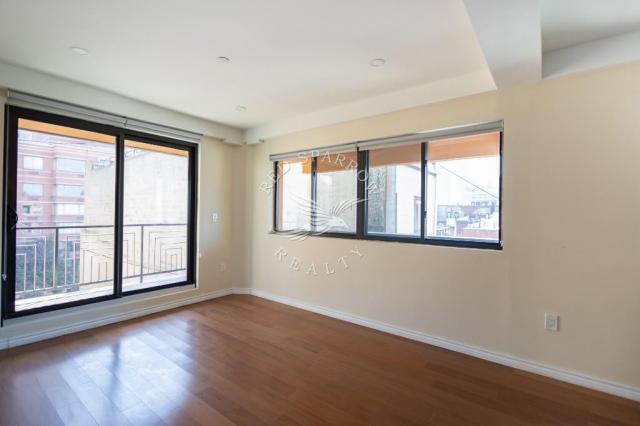 Foto principal - 1 bedroom in NEW YORK NY 10019