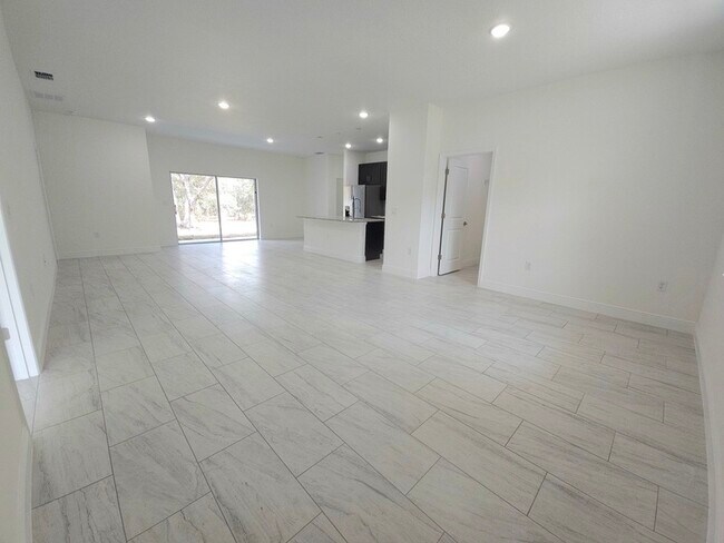 Foto del edificio - 1681 W Swanson Dr