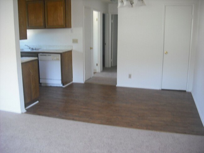 Building Photo - 2581 Spinnaker Ave