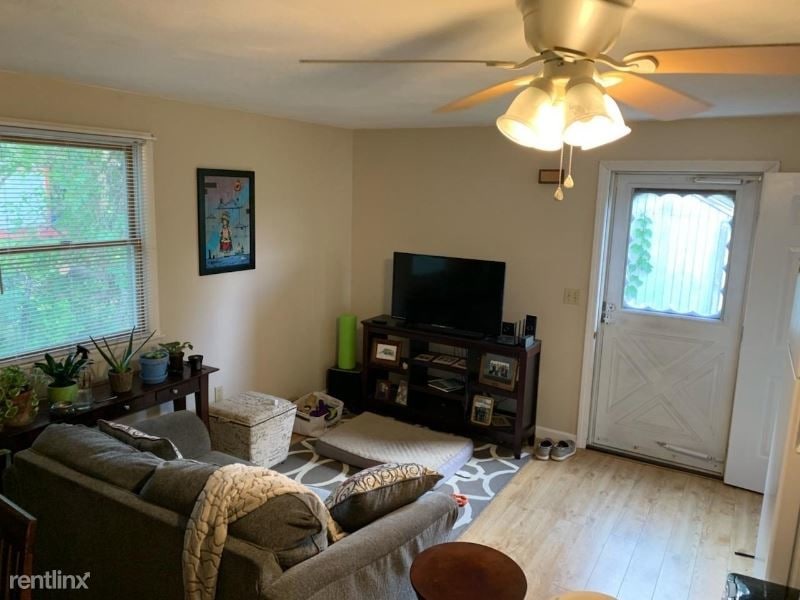 Primary Photo - 205 Metacom Ave