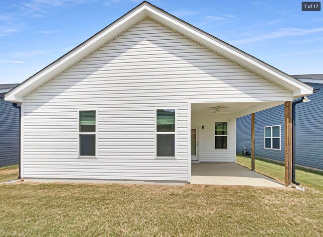 Spacious backyard_Great for entertaining - 301 Crawford Pky