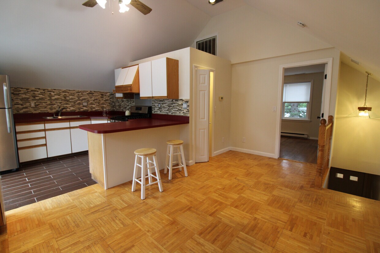 9 Lakeside Ave Unit 2, Dedham, MA 02026 Condo for Rent in Dedham, MA