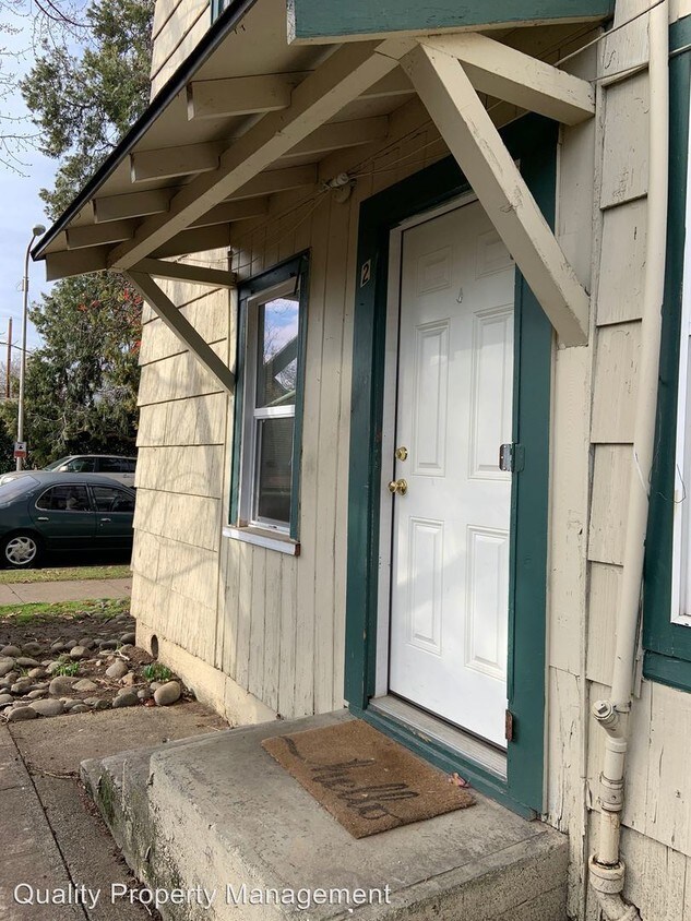 Primary Photo - 420 N Grape St