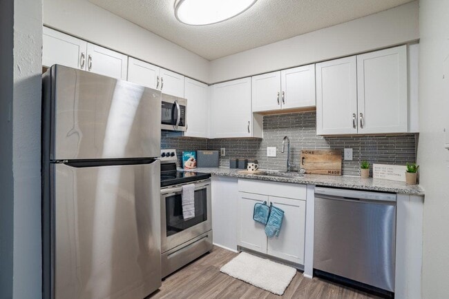 Building Photo - The Waterford Apartment Homes