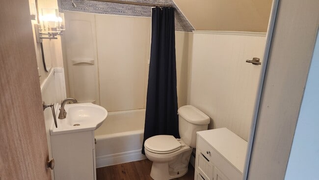 Bathroom - 274 Sweeney St