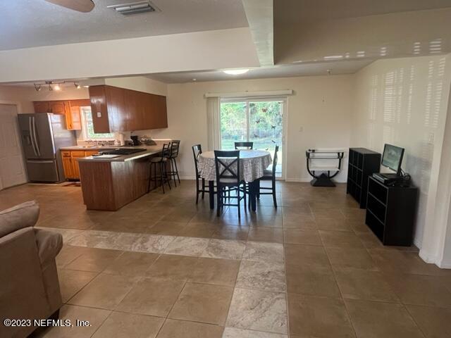 Building Photo - 200 Mango Dr