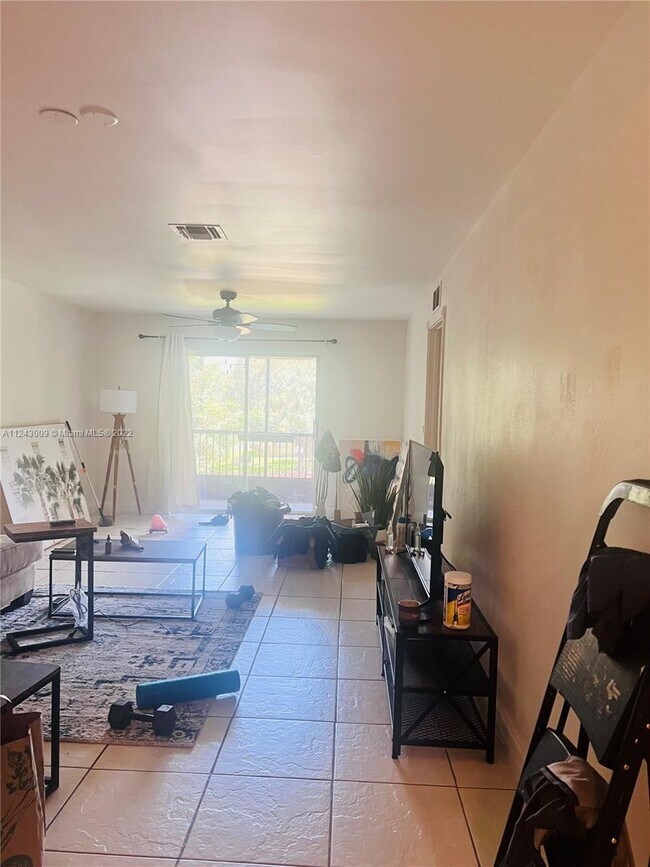 Building Photo - 5080 SW 64th Ave  307 Davie Fl 33314