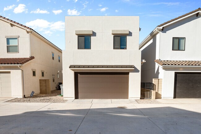 Building Photo - 761 W Scarlet Hill Dr