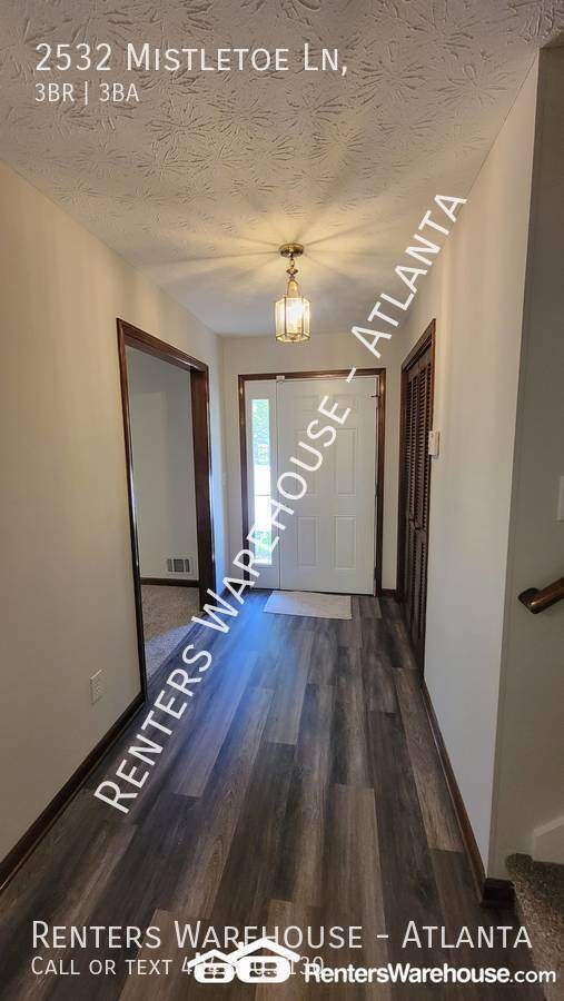 Building Photo - 2532 Mistletoe Ln SW