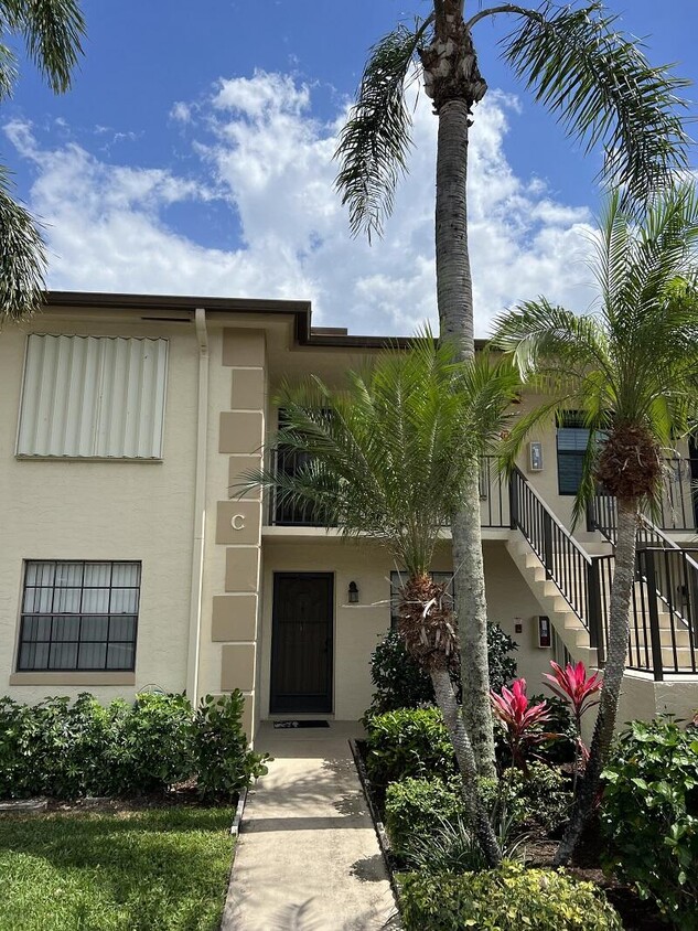 Primary Photo - 1002 Pinecrest Cir