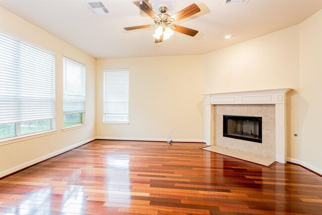 Building Photo - 3 br, 2 bath House - 1912 Petrified Forest Dr