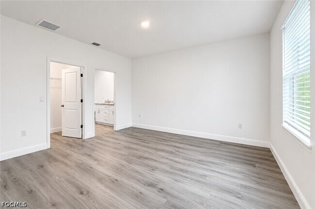 Foto del edificio - 537 Greenbriar Blvd