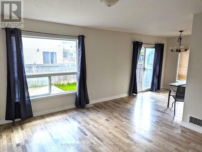 Photo du bâtiment - 800 W Ridge Blvd