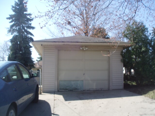 garage - 1402 High St