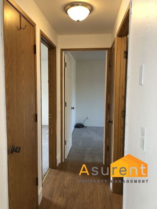 Building Photo - Cute Apartment with yard