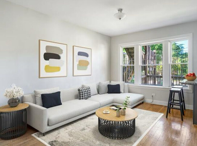 Foto del edificio - 1332 E 72nd Pl