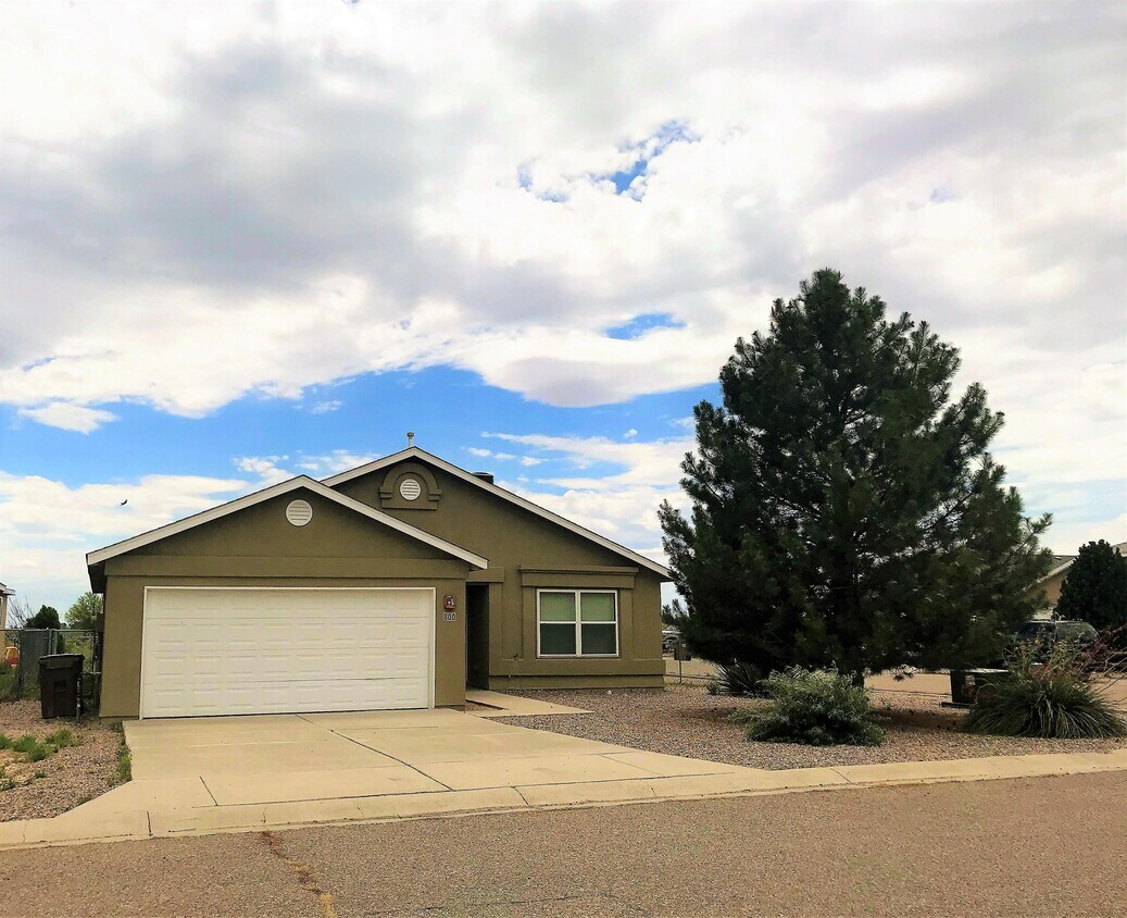 800 Cam Stephanie, Moriarty, NM 87035