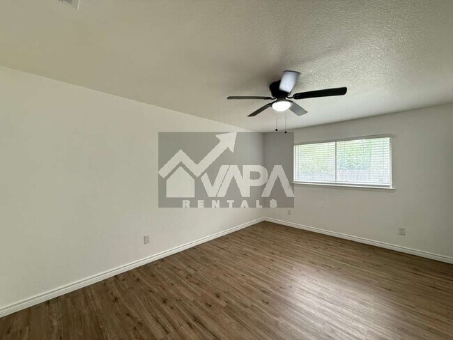 Building Photo - 9702 Hidden Ledge