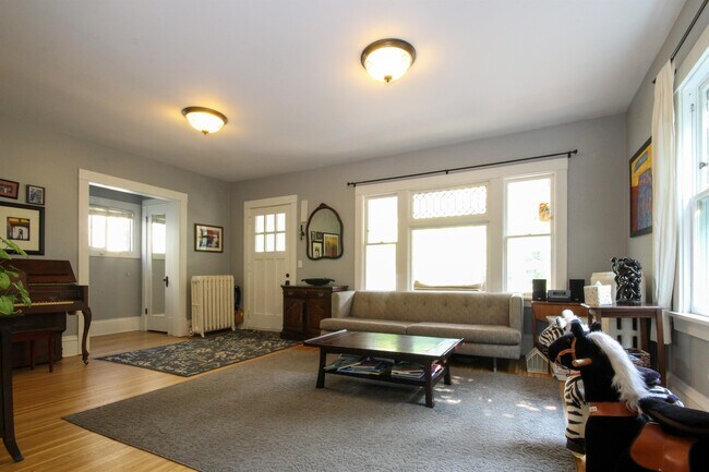Foto del edificio - 152 Arthur Ave SE
