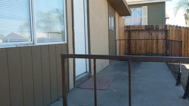 Building Photo - 2 Bed 1 Bath Home Taft CA