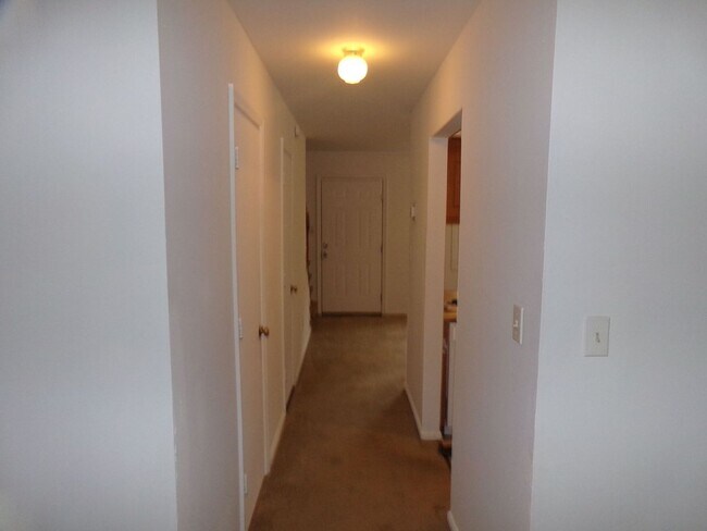 Foto del edificio - 2 BR Available in Prince George Commons To...