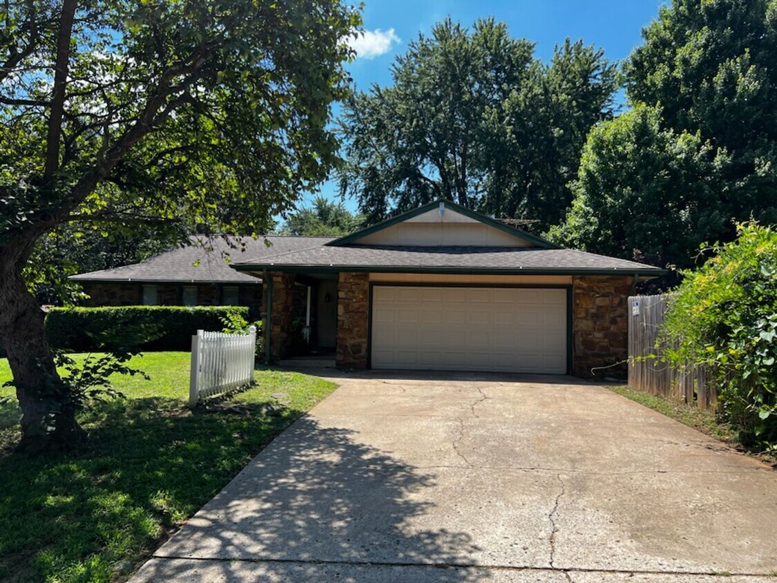 Soon* Charming 3 Bed 2 Bath Bixby House Rental in Bixby