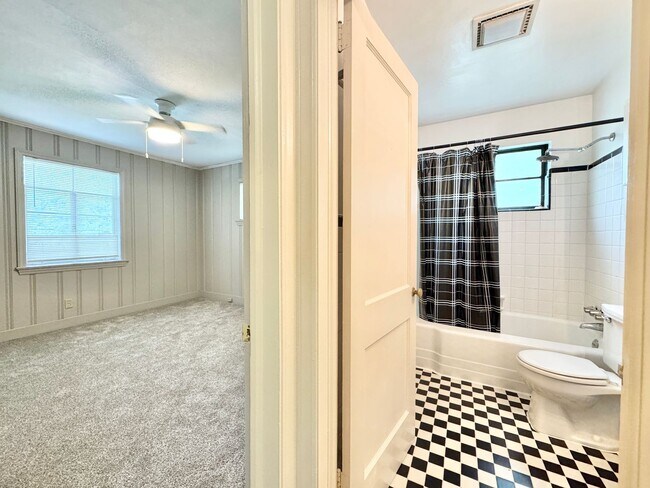 Foto del edificio - Adorable 2 Bedroom Duplex Close to Downtow...